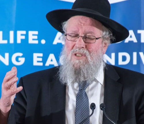 Rav Elya Brudny making a speech